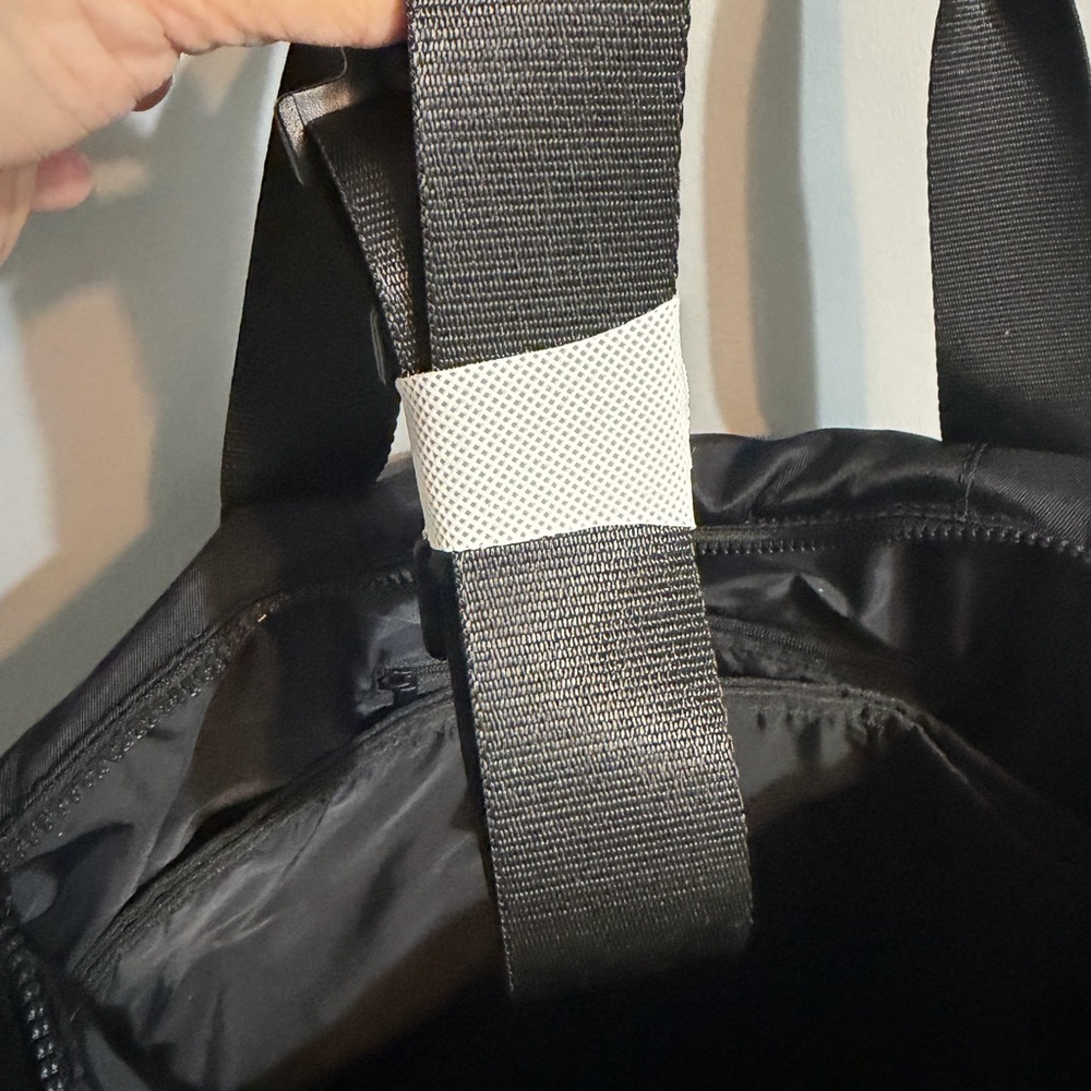 Fabletics Everyday Tote - Picture 9 of 15